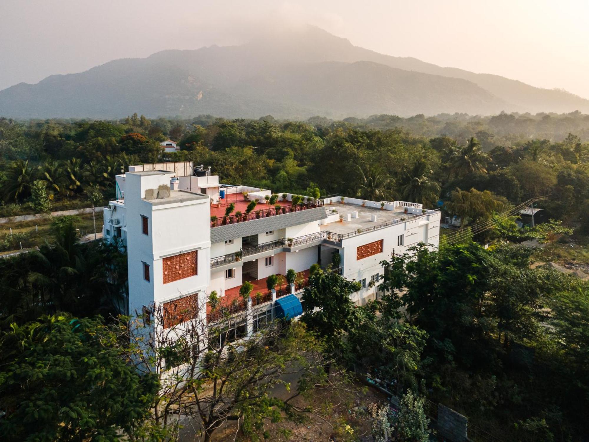 Aashreya Suites Tiruvannāmalai Esterno foto