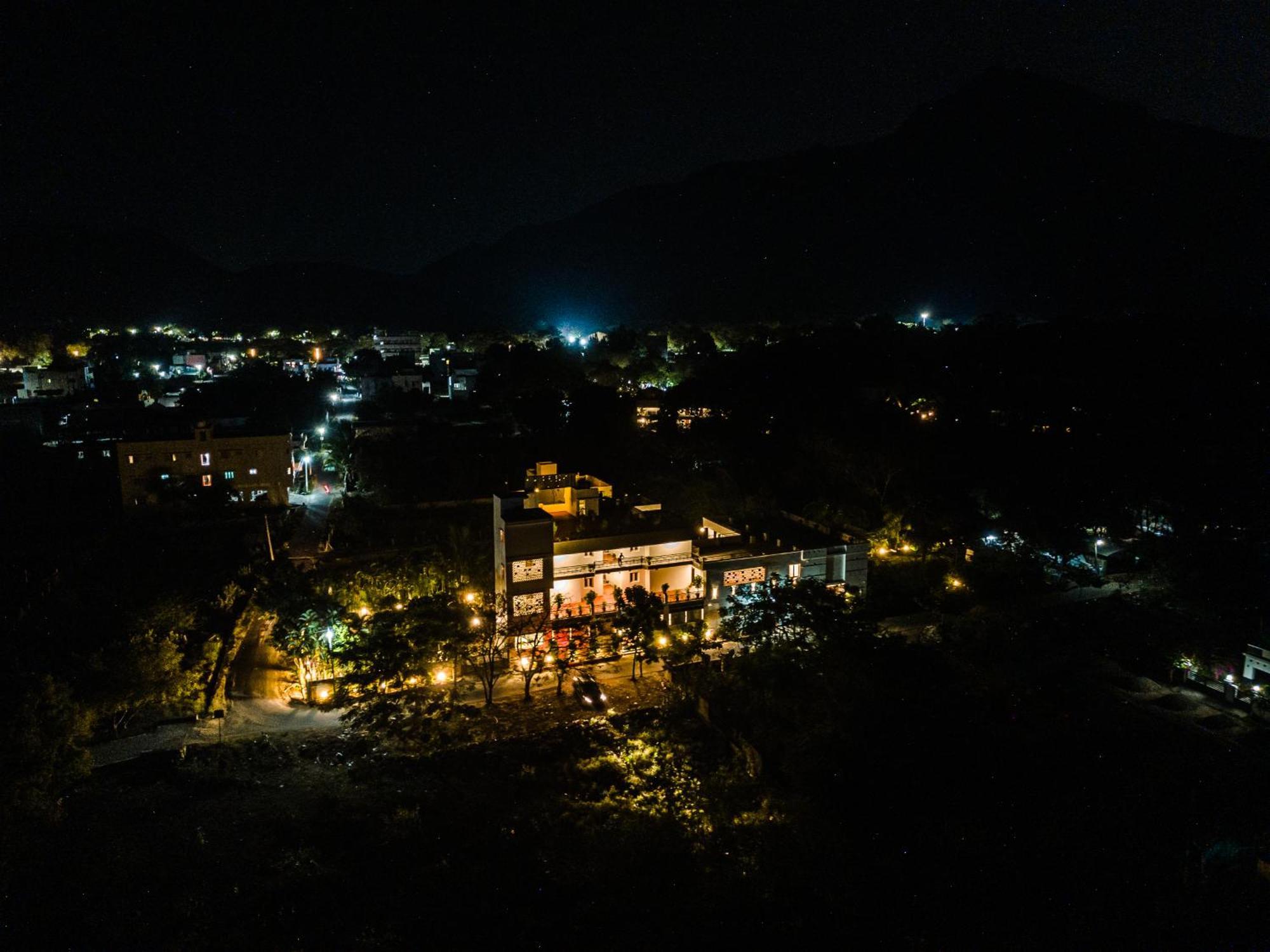 Aashreya Suites Tiruvannāmalai Esterno foto